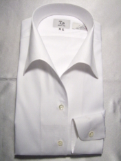 2023年08月03日受注 東京・港区のK.M様 新規の女性のお客様ですがアルビニの白ドビー織りで襟型はイタリアンカラーになります。女性もイタリアンカラーいい感じですね。(^_-)-☆